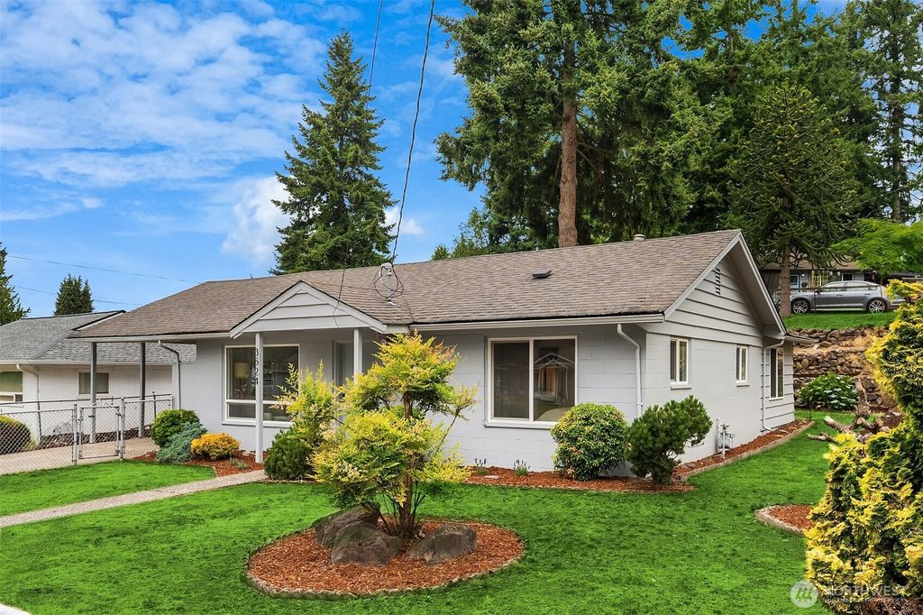 Photo of 3524 NE 7th Place, Renton, WA 98056 (MLS # 2406166)