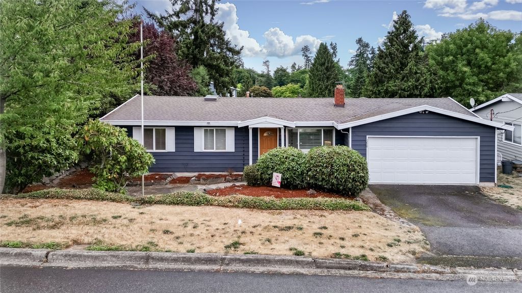 Photo of 1210 S 258th Street, Des Moines, WA 98198 (MLS # 2148501)