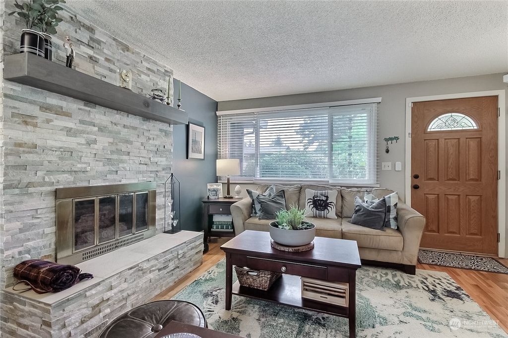 Photo of 1210 S 258th Street, Des Moines, WA 98198 (MLS # 2148501)