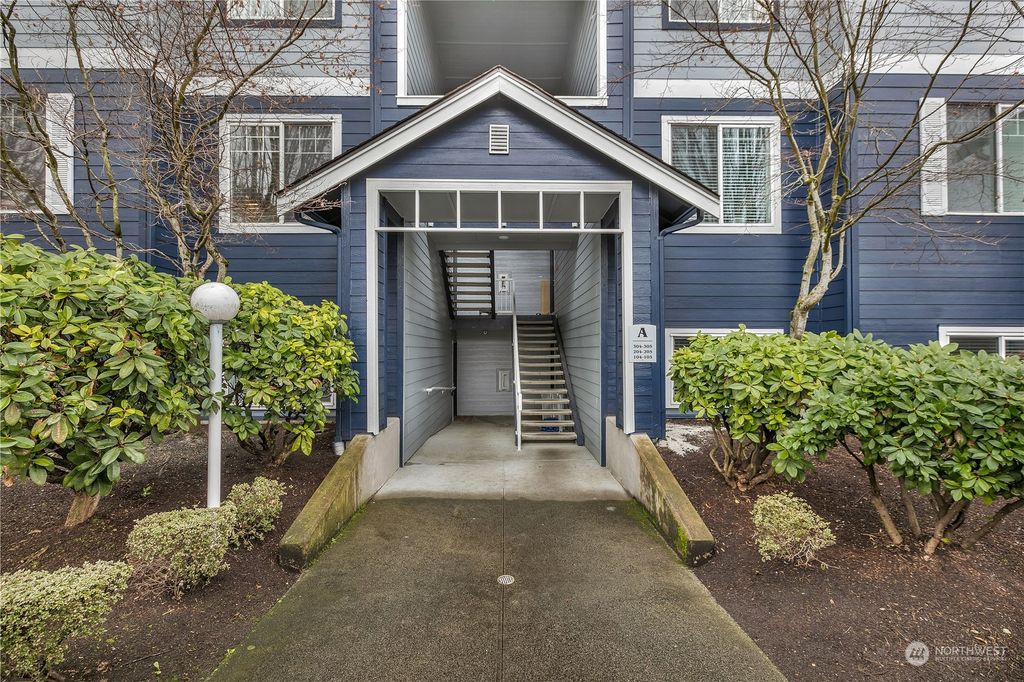 Photo of 10825 SE 200th Street #A 204, Kent, WA 98031 (MLS # 2205197)