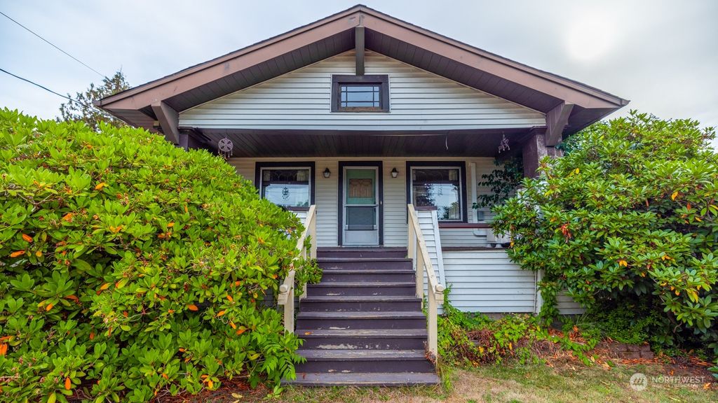 Photo of 11738 N Phinney Avenue N, Seattle, WA 98133 (MLS # 2162892)