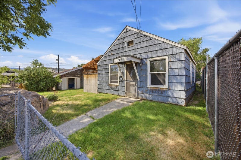 620 Chelan Avenue