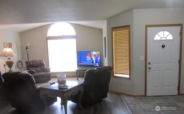 9237 Applegate Loop SW
