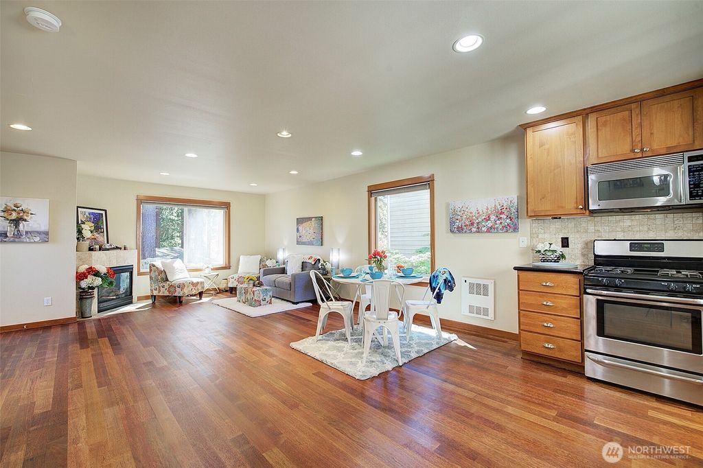 Photo of 2509 NE 125th Street, Seattle, WA 98125 (MLS # 2388881)