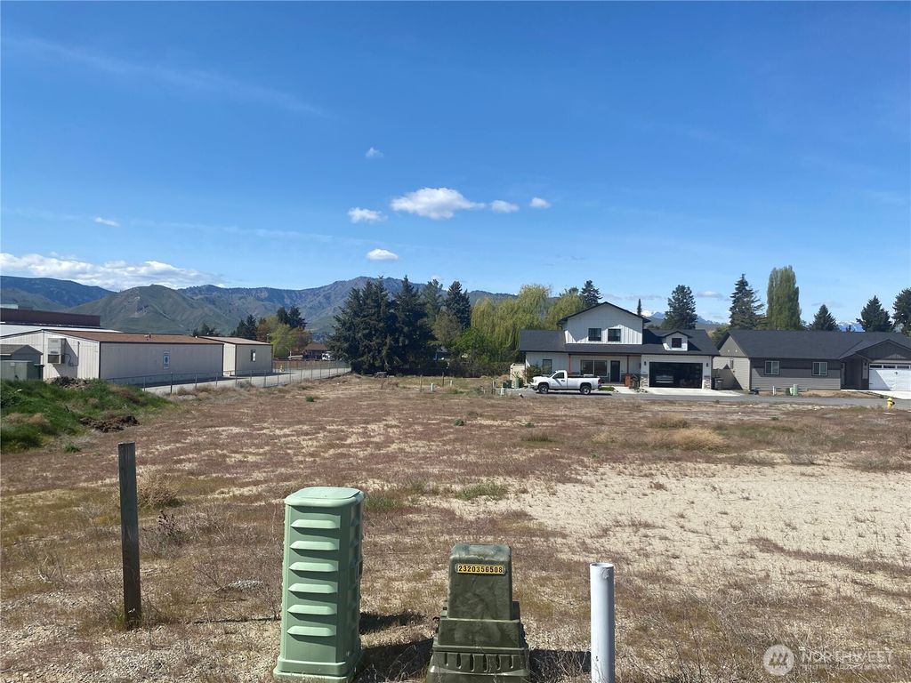 Photo of 128 Harold Street NE, East Wenatchee, WA 98802 (MLS # 2510038)