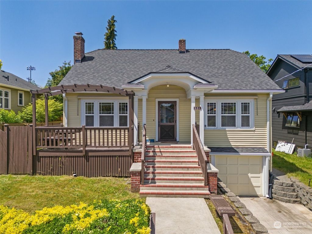 Photo of 531 26th Avenue, Seattle, WA 98122 (MLS # 2245938)