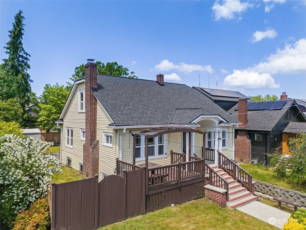 Photo of 531 26th Avenue, Seattle, WA 98122 (MLS # 2245938)