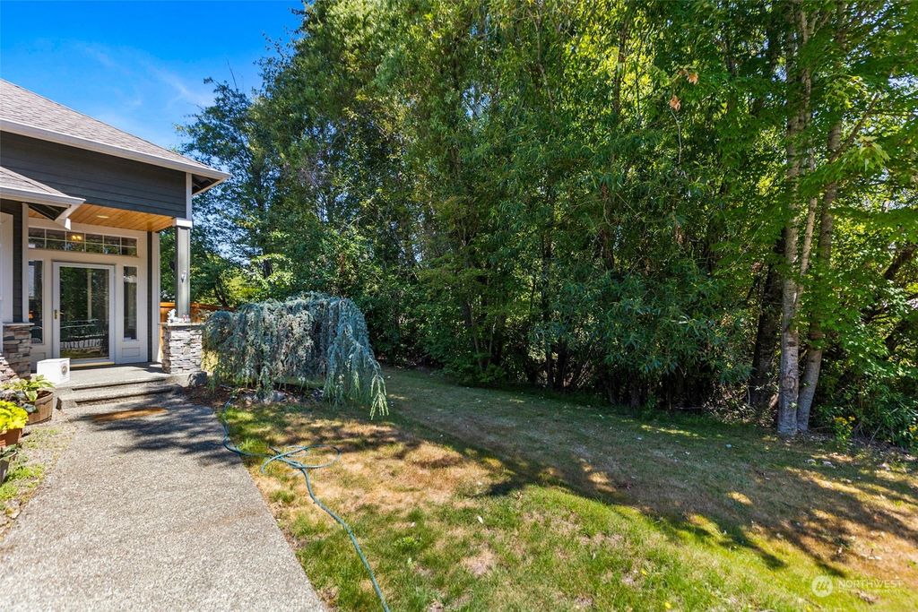 Photo of 2023 145th Street SW, Lynnwood, WA 98087 (MLS # 2140979)