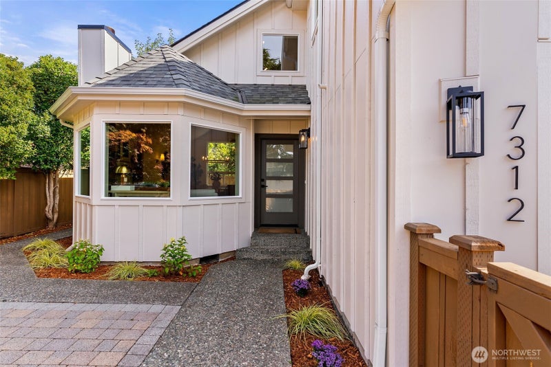7312 Fauntleroy Way SW