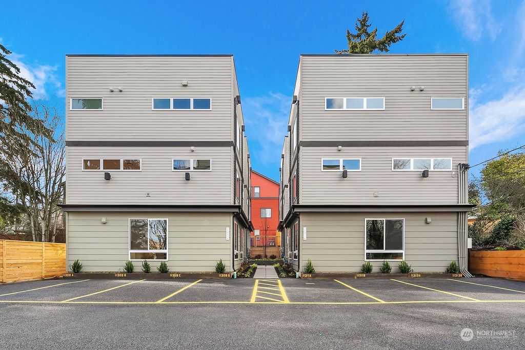 Photo of 11311 B Corliss Avenue N, Seattle, WA 98133 (MLS # 2129730)