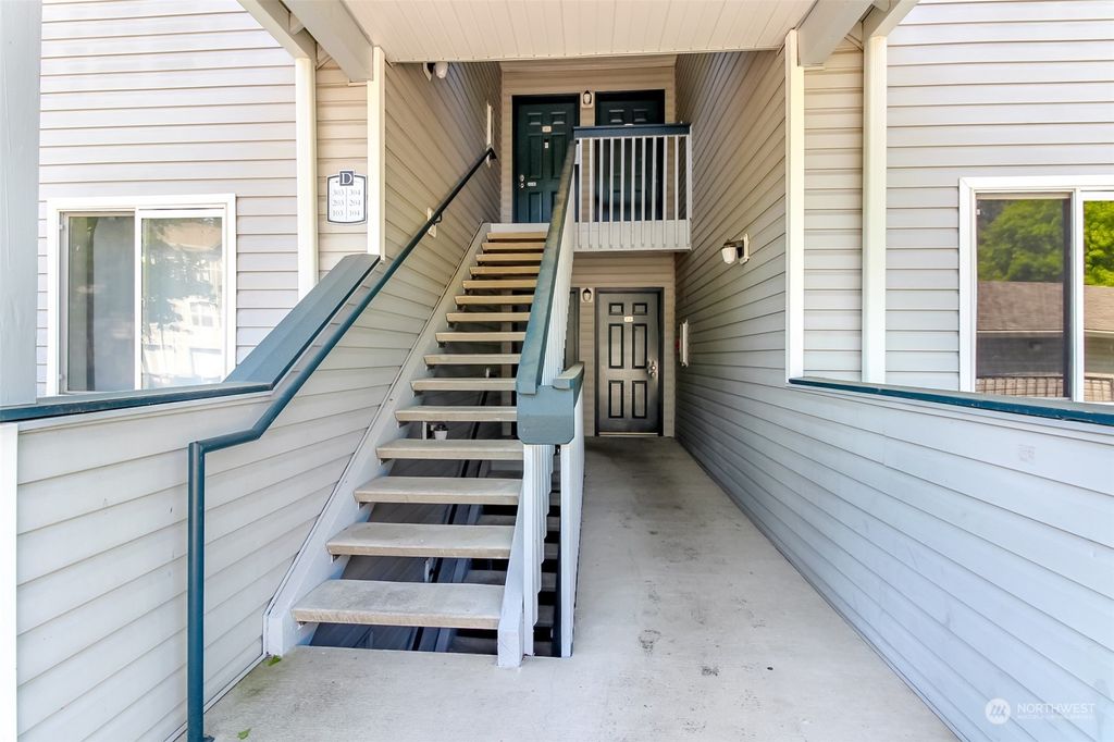 Photo of 33020 10th Avenue SW #D204, Federal Way, WA 98023 (MLS # 2071323)