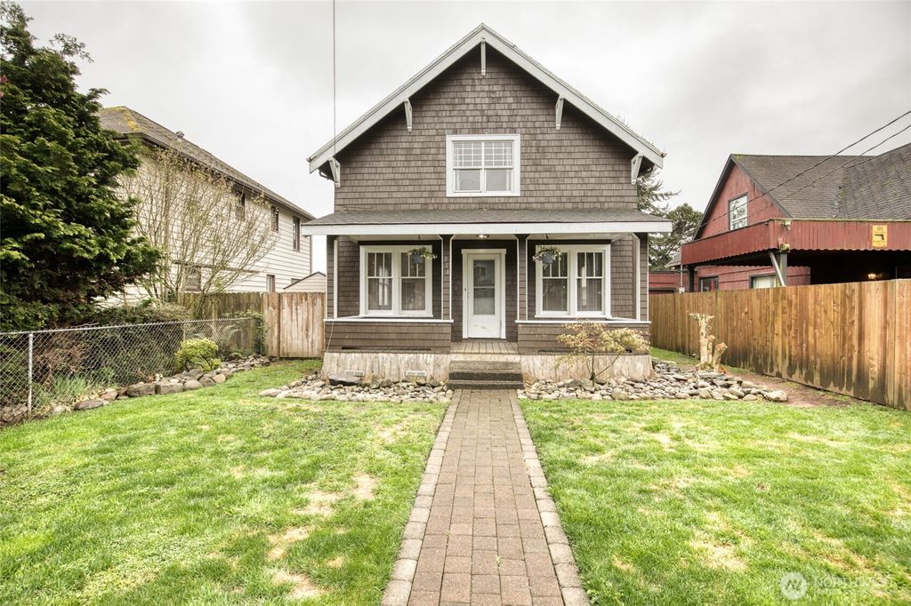 Photo of 914 Wheeler Avenue, Hoquiam, WA 98550 (MLS # 2512729)