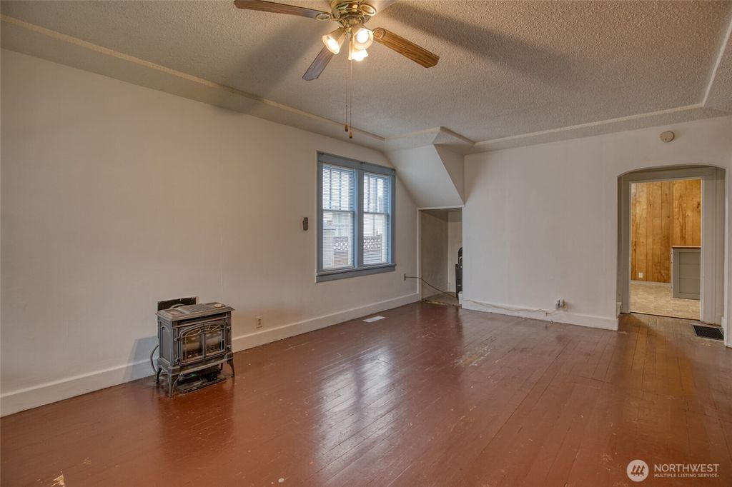 Photo of 914 Wheeler Avenue, Hoquiam, WA 98550 (MLS # 2512729)