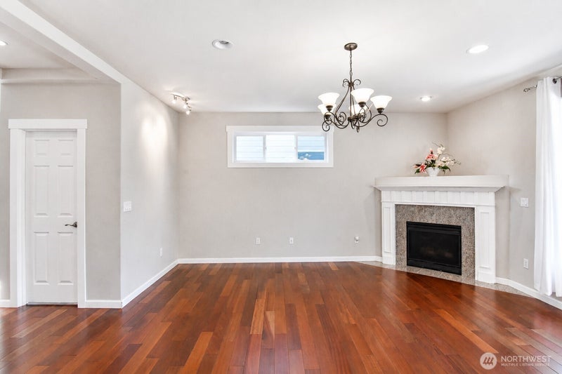 5017 BLACK ROCK Loop SE