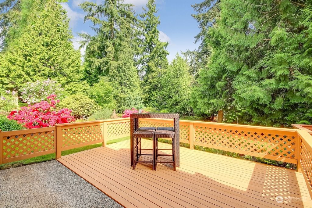 Photo of 13718 NE 85th Street, Redmond, WA 98052 (MLS # 2071268)