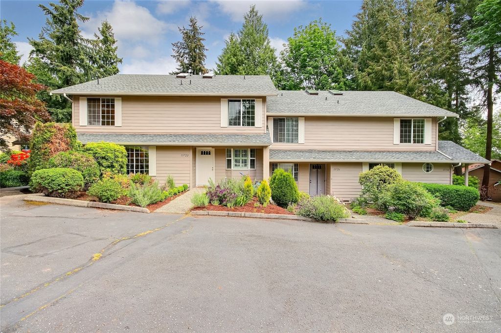 Photo of 13718 NE 85th Street, Redmond, WA 98052 (MLS # 2071268)