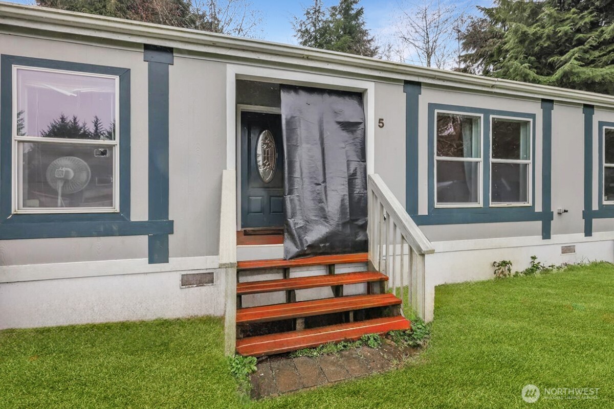 5 Cherokee Place