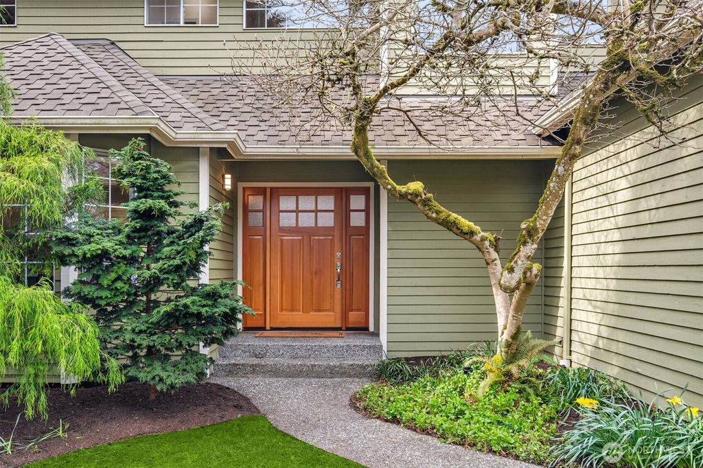 Photo of 15151 65th Avenue NE, Kenmore, WA 98028 (MLS # 2349615)