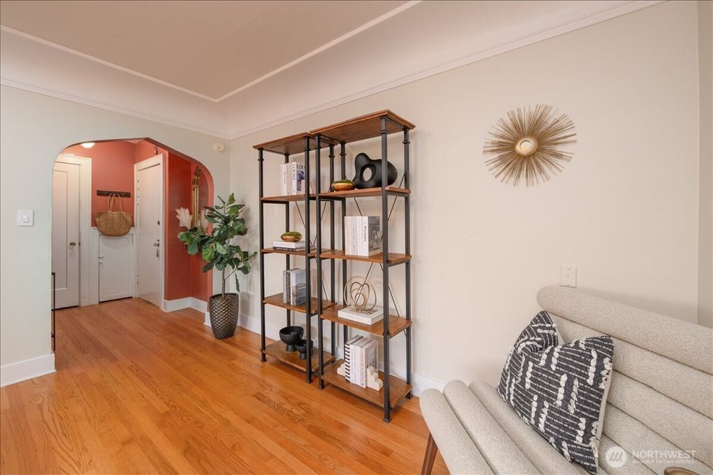 Photo of 525 16th Avenue E #403, Seattle, WA 98112 (MLS # 2454251)