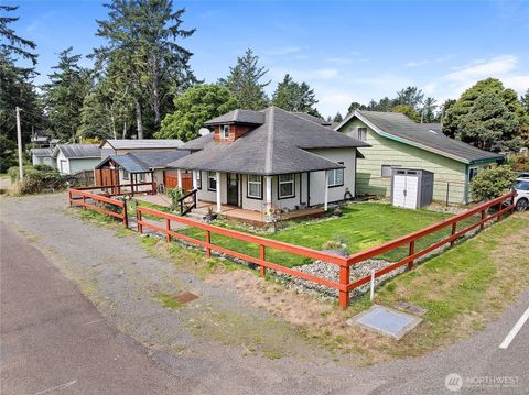 Photo of 1115 31st St St, Seaview, WA 98644 (MLS # 2431668)