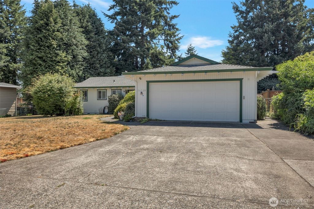Photo of 16528 126th Place SE, Renton, WA 98058 (MLS # 2407703)