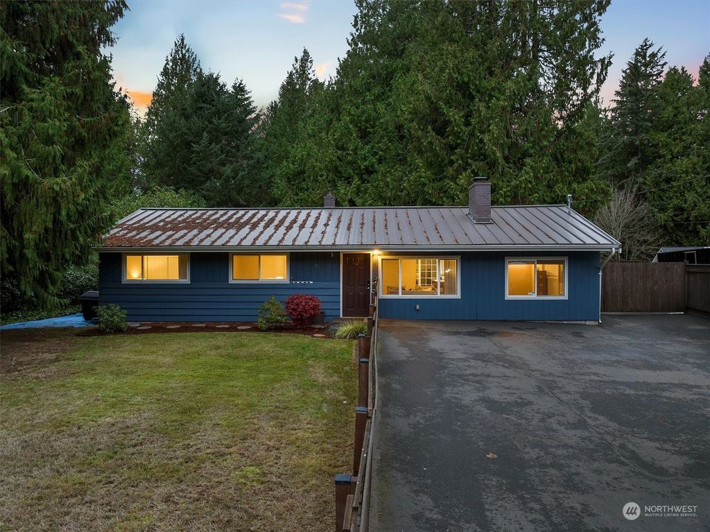 Photo of 1414 SW Dash Point Road, Federal Way, WA 98023 (MLS # 2311526)