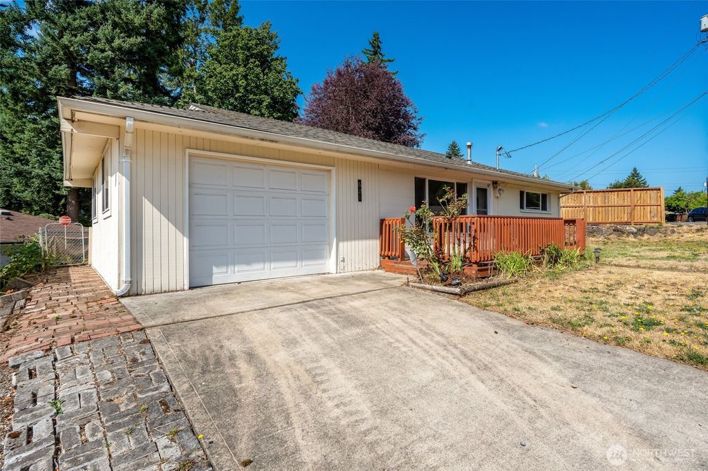 Photo of 621 Tacoma Avenue NE, Renton, WA 98056 (MLS # 2410665)