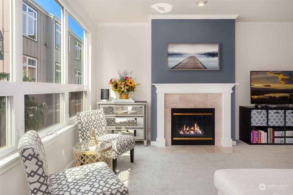 Photo of 615 6th Street #304, Kirkland, WA 98033 (MLS # 2276536)