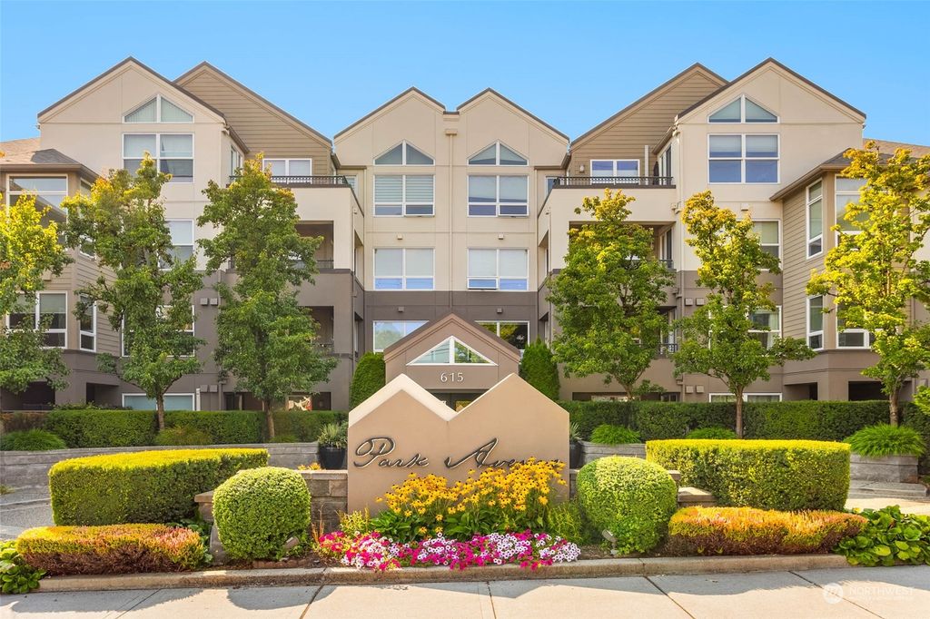 Photo of 615 6th Street #304, Kirkland, WA 98033 (MLS # 2276536)