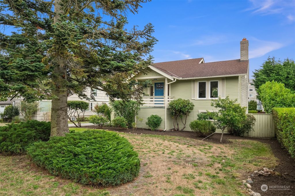 Photo of 12726 27th Avenue NE, Seattle, WA 98125 (MLS # 2289822)