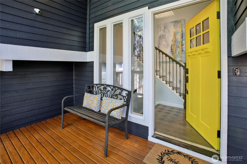 Photo of 21638 NE 18th Place, Sammamish, WA 98074 (MLS # 2349101)