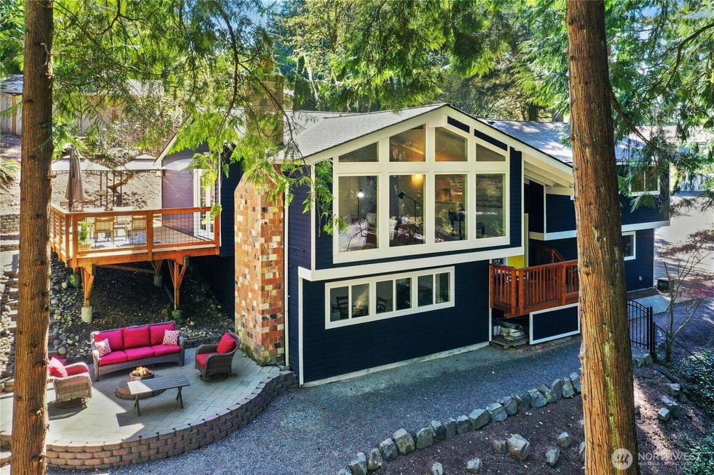 Photo of 21638 NE 18th Place, Sammamish, WA 98074 (MLS # 2349101)