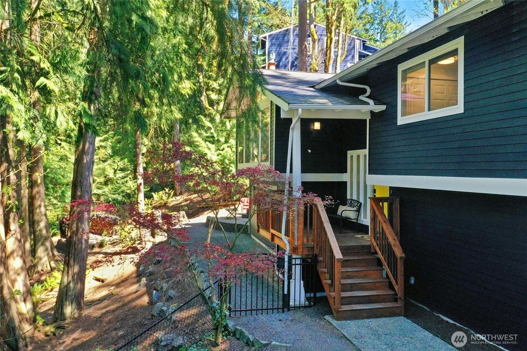 Photo of 21638 NE 18th Place, Sammamish, WA 98074 (MLS # 2349101)