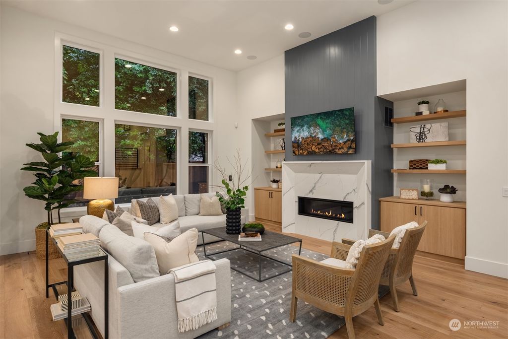 Photo of 10419 SE 20th Street, Bellevue, WA 98004 (MLS # 2310786)