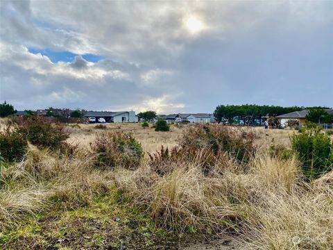 Photo of 802 347th Place, Ocean Park, WA 98640 (MLS # 2331518)