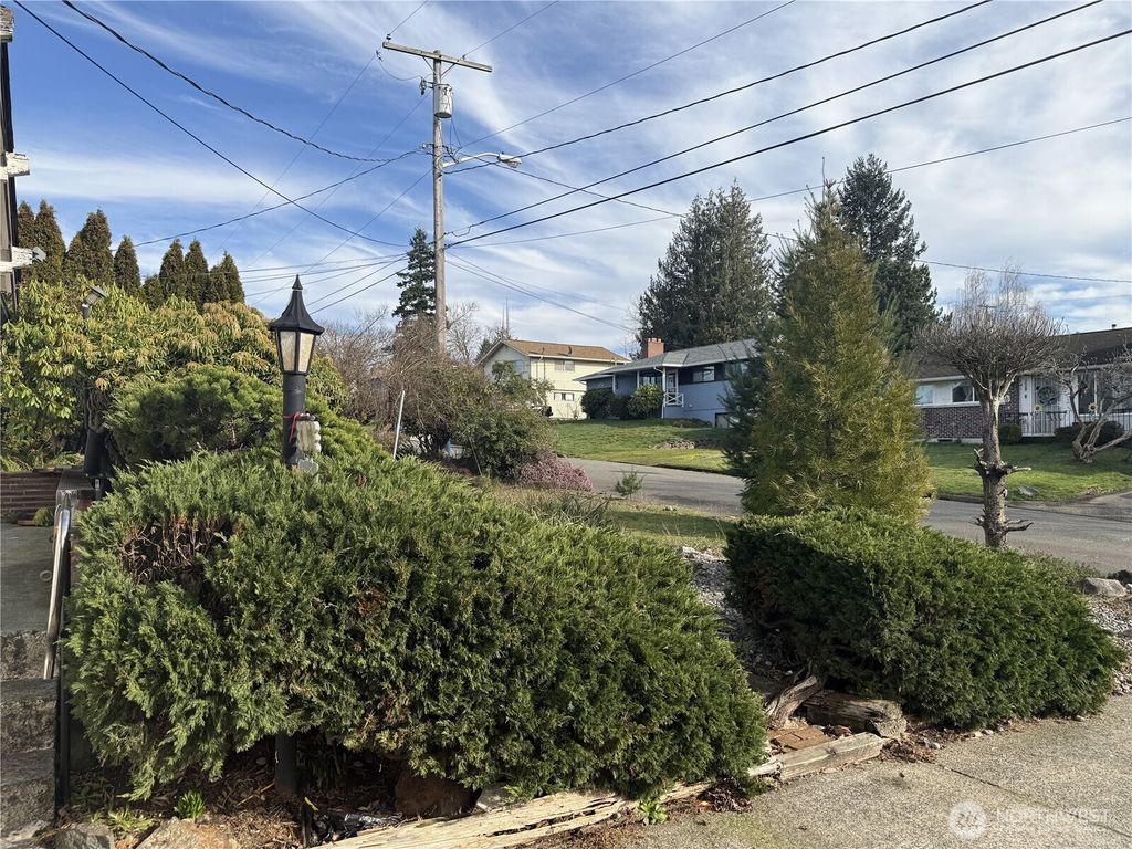 Photo of 22905 SE 106th PL SE Pl, Kent, WA 98031 (MLS # 2473482)