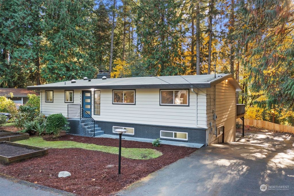 Photo of 3549 NE 182nd Street, Lake Forest Park, WA 98155 (MLS # 2178028)