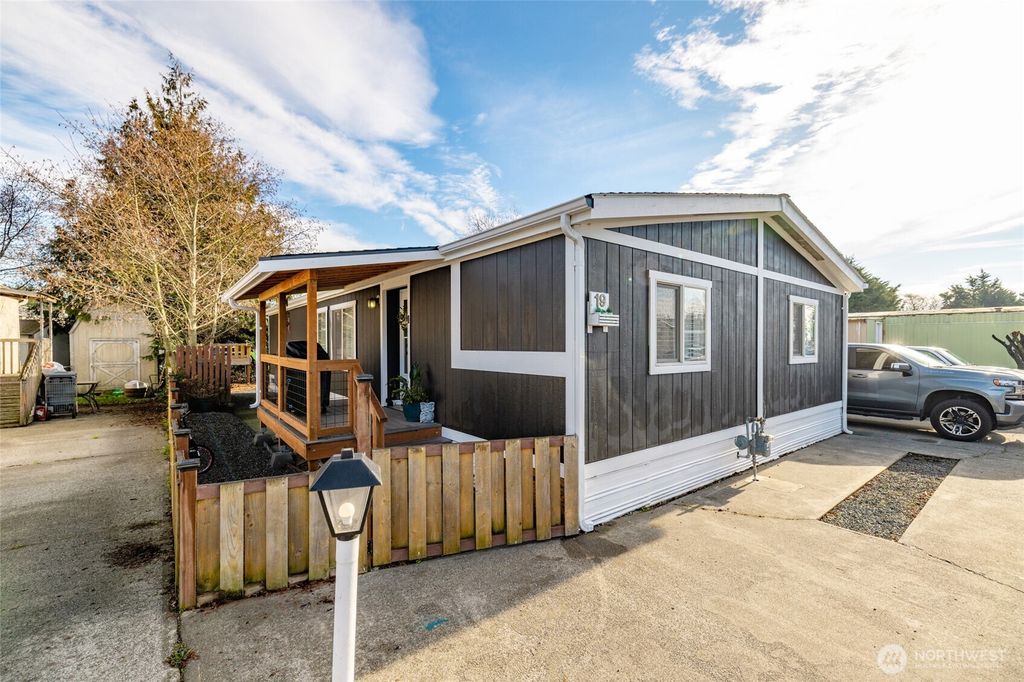 Photo of 700 NW Crosby Avenue #19, Oak Harbor, WA 98277 (MLS # 2458987)