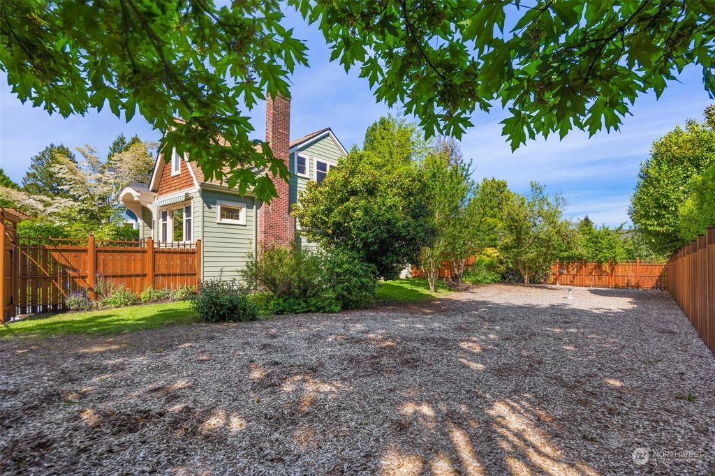 Photo of 414 30th Avenue, Seattle, WA 98122 (MLS # 2232555)