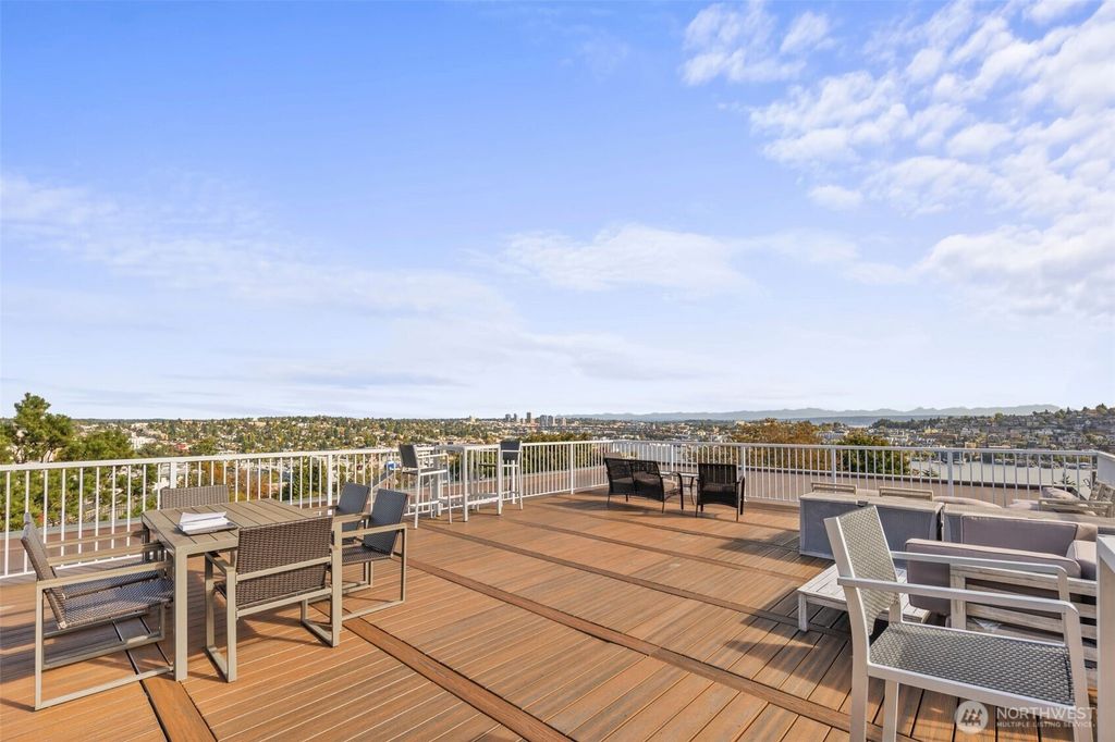 Photo of 559 McGraw Street #402, Seattle, WA 98109 (MLS # 2466546)