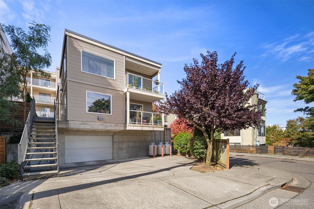 Photo of 559 McGraw Street #402, Seattle, WA 98109 (MLS # 2466546)