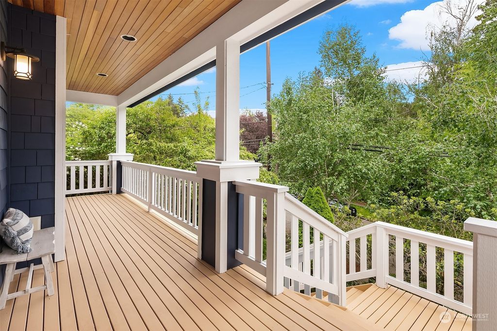 Photo of 6005 39th Avenue NE, Seattle, WA 98115 (MLS # 2068834)