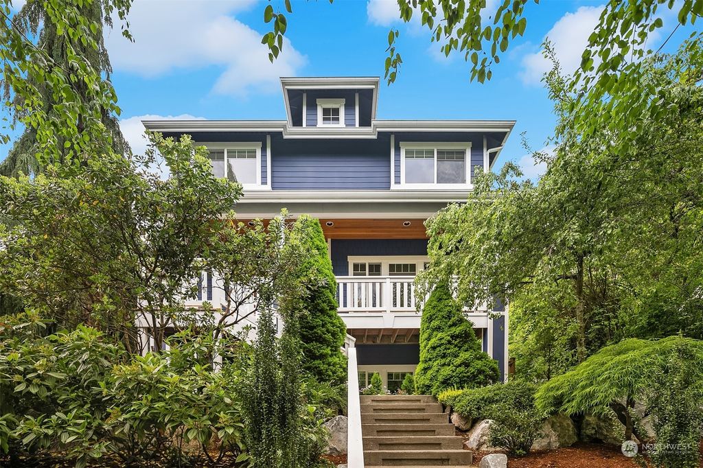 Photo of 6005 39th Avenue NE, Seattle, WA 98115 (MLS # 2068834)