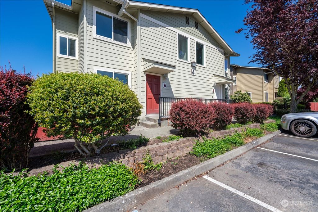 Photo of 2902 13th Street #4A, Everett, WA 98201 (MLS # 2234729)