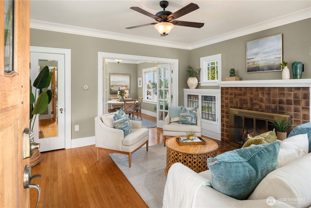 Photo of 835 31st Avenue, Seattle, WA 98122 (MLS # 2437283)
