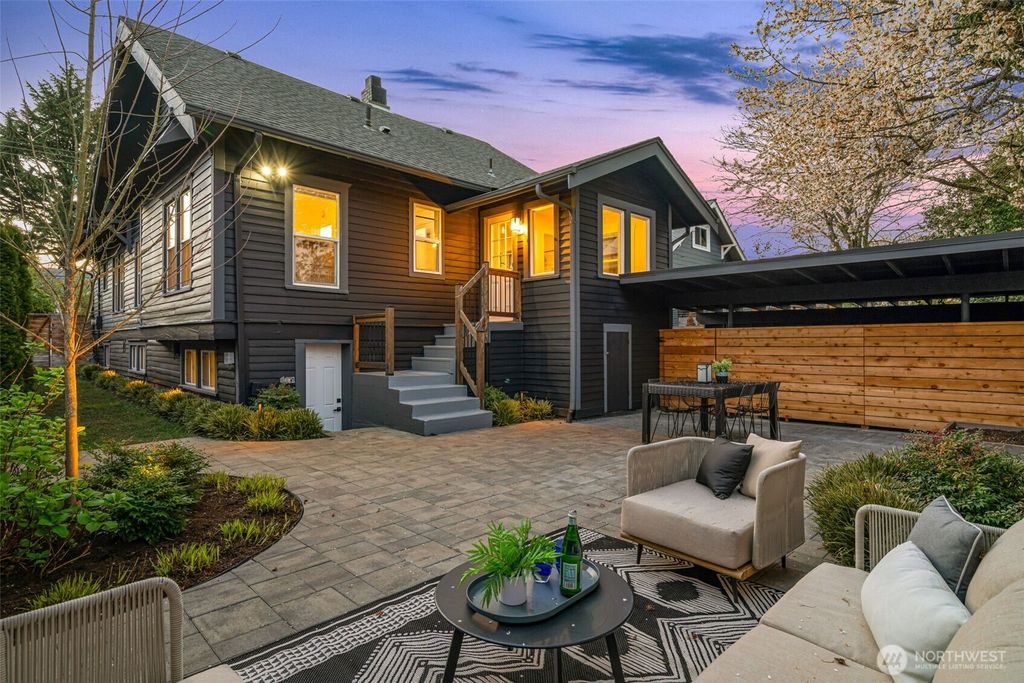 Photo of 328 26th Avenue, Seattle, WA 98122 (MLS # 2494313)