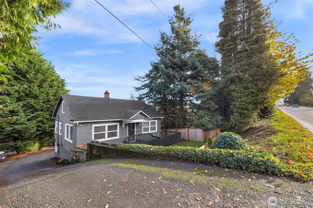 Photo of 5431 Broadway, Everett, WA 98203 (MLS # 2493669)