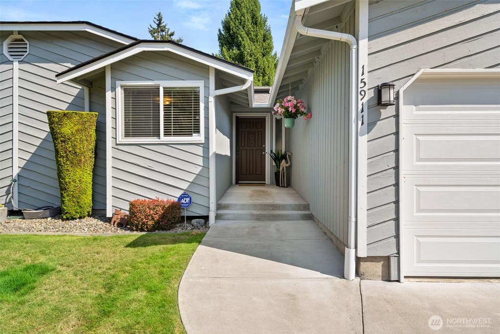 Photo of 15911 91st Avenue Ct, Puyallup, WA 98375 (MLS # 2572388)