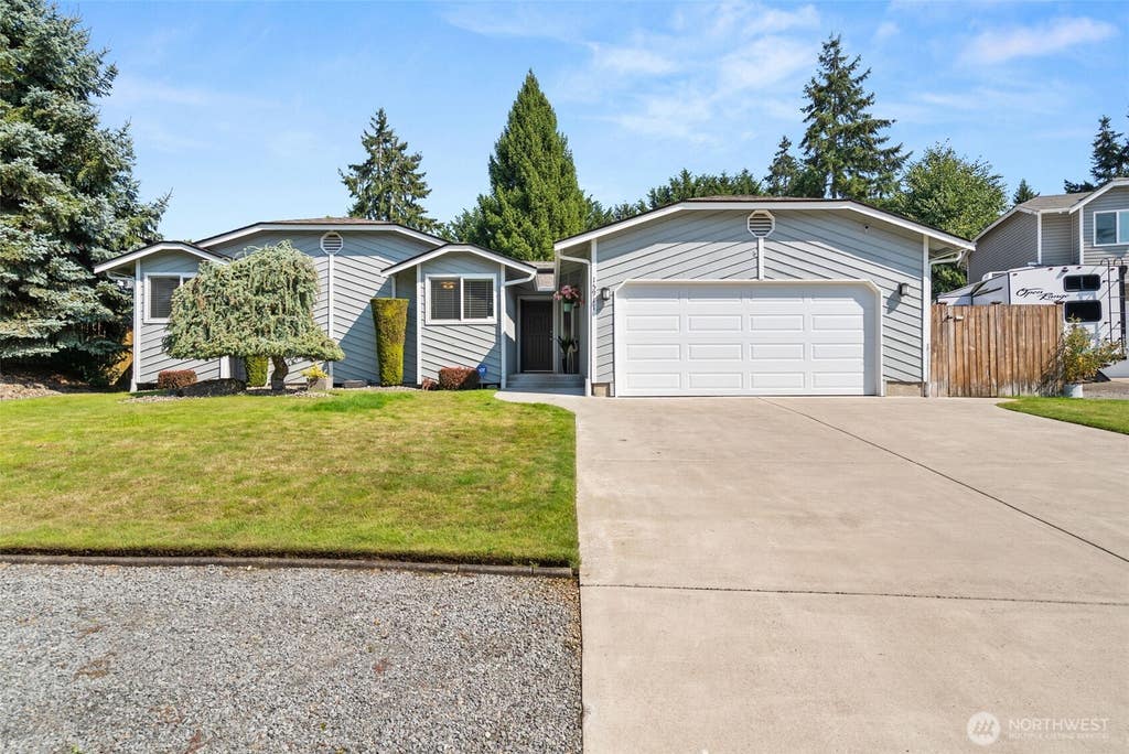 Photo of 15911 91st Avenue Ct, Puyallup, WA 98375 (MLS # 2572388)