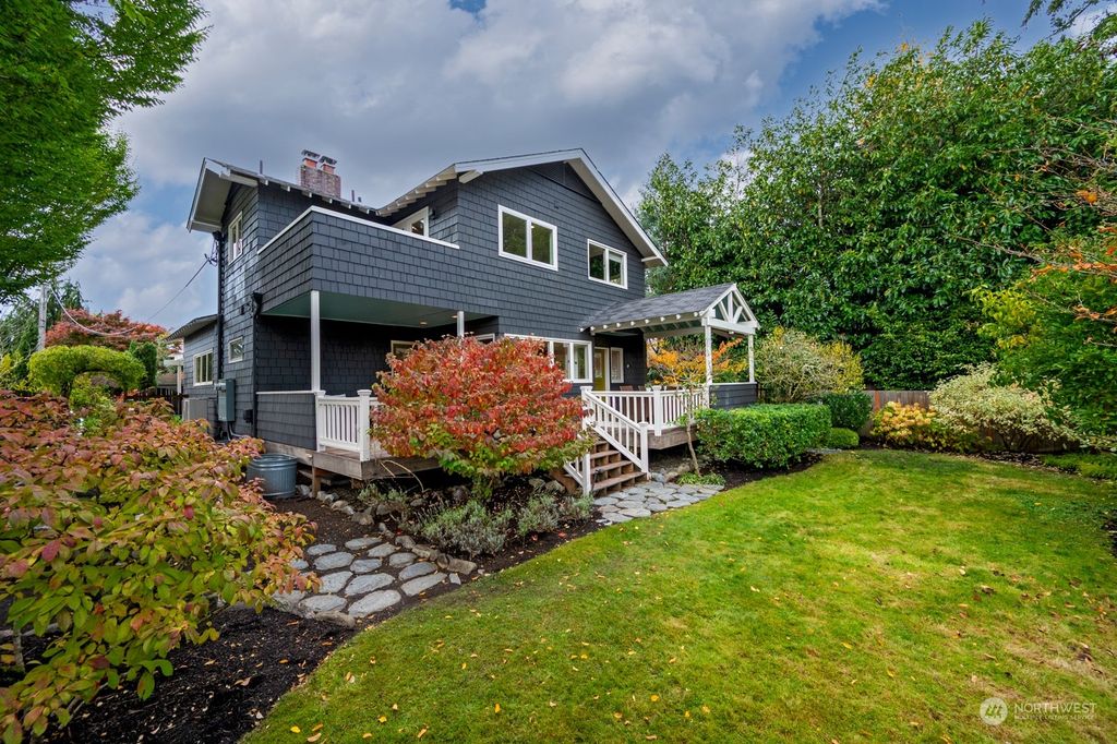Photo of 7314 48th Avenue NE, Seattle, WA 98115 (MLS # 2307864)